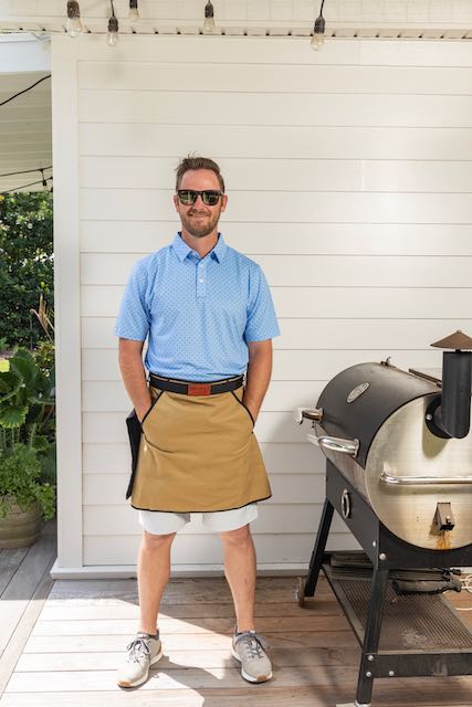 main-in-tailgating-apron