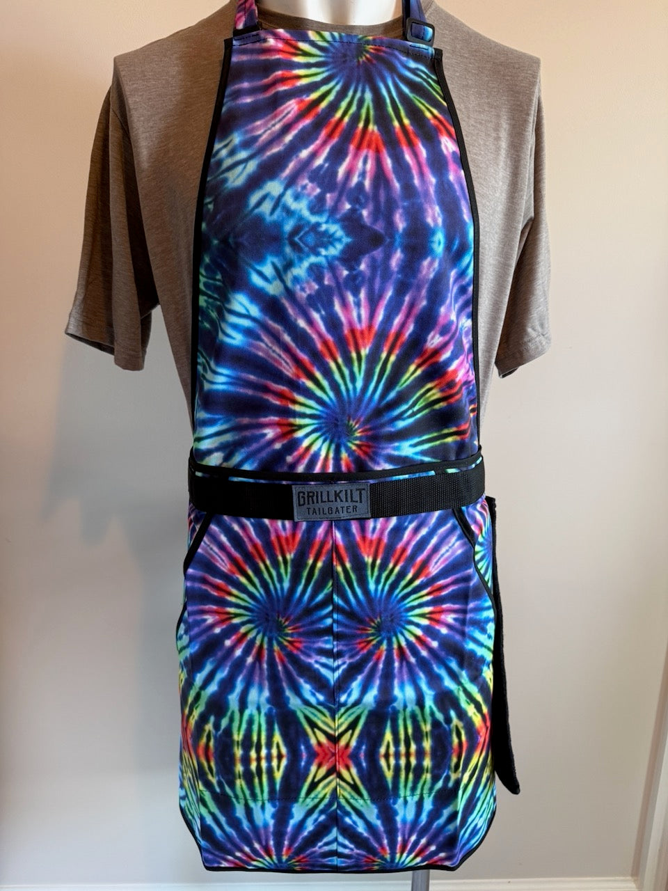 GRILLKILT Tailgater Grill Apron | Tie Dye With Removable Bib