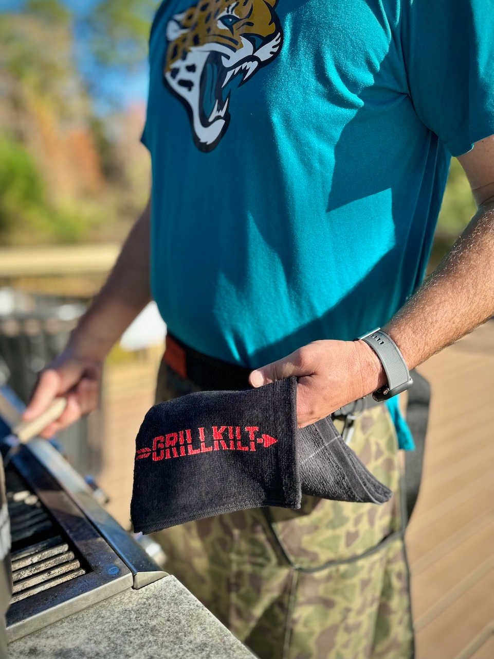 Tailgater Grill Apron | Vintage Camo With Removable Bib